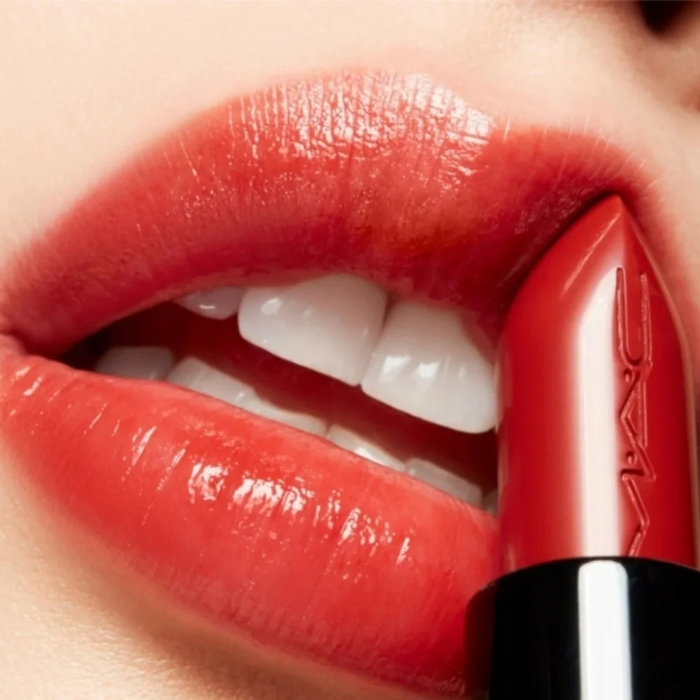 MAC Cosmetics new lustreglass